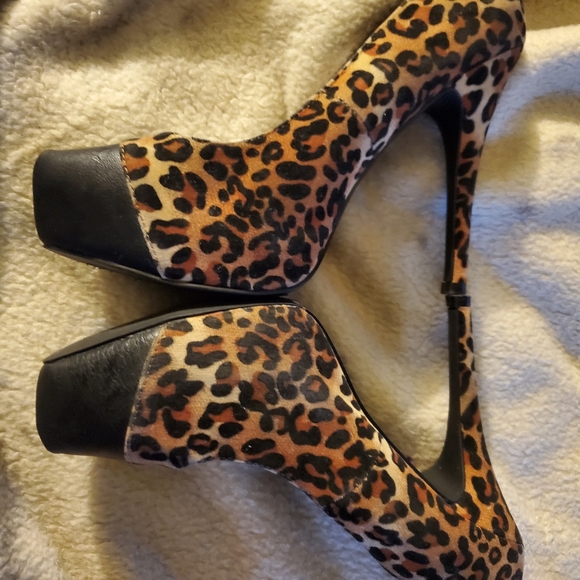 Cheetah pump heels - Picture 2 of 3